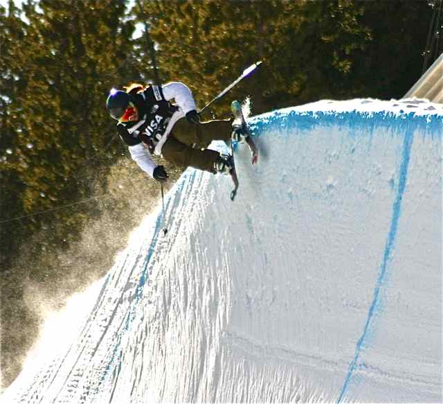 Copper Mountain superpipe skier